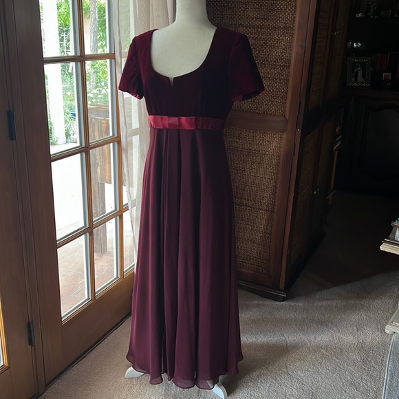 Liz Claiborne Night Dresses & Skirts - Elegant Burgundy Maxi Dress